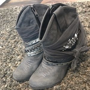 Women’s short boot